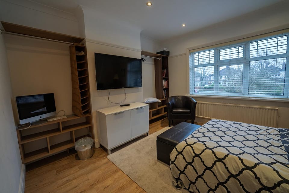 Contractors , NHS Staff , Next to Hospital - 1 Bedroom in 4 Bedroom House SR3 Apartment in Grimsby