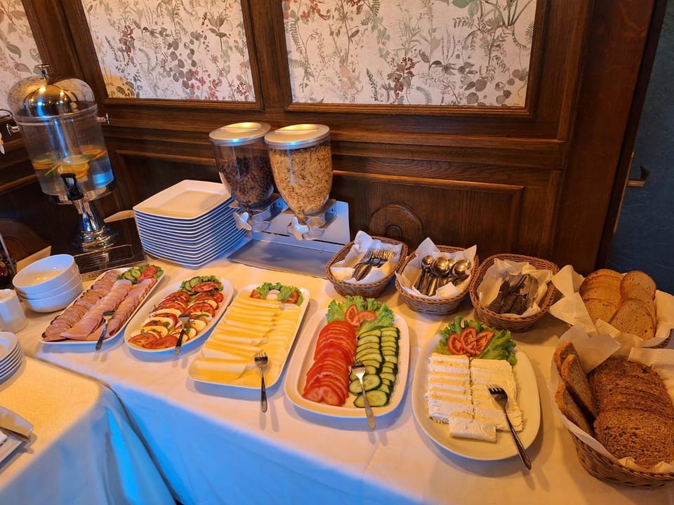Breakfast, Continental breakfast, Buffet breakfast