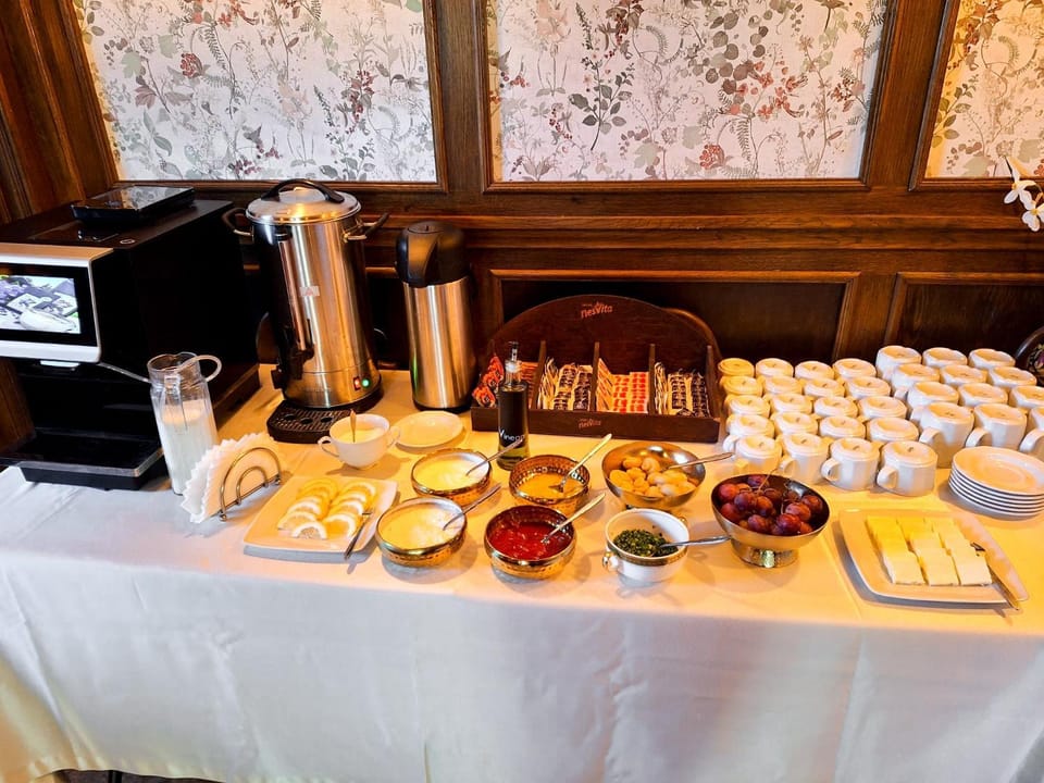 Food and drinks, Food, Breakfast, Continental breakfast, Buffet breakfast