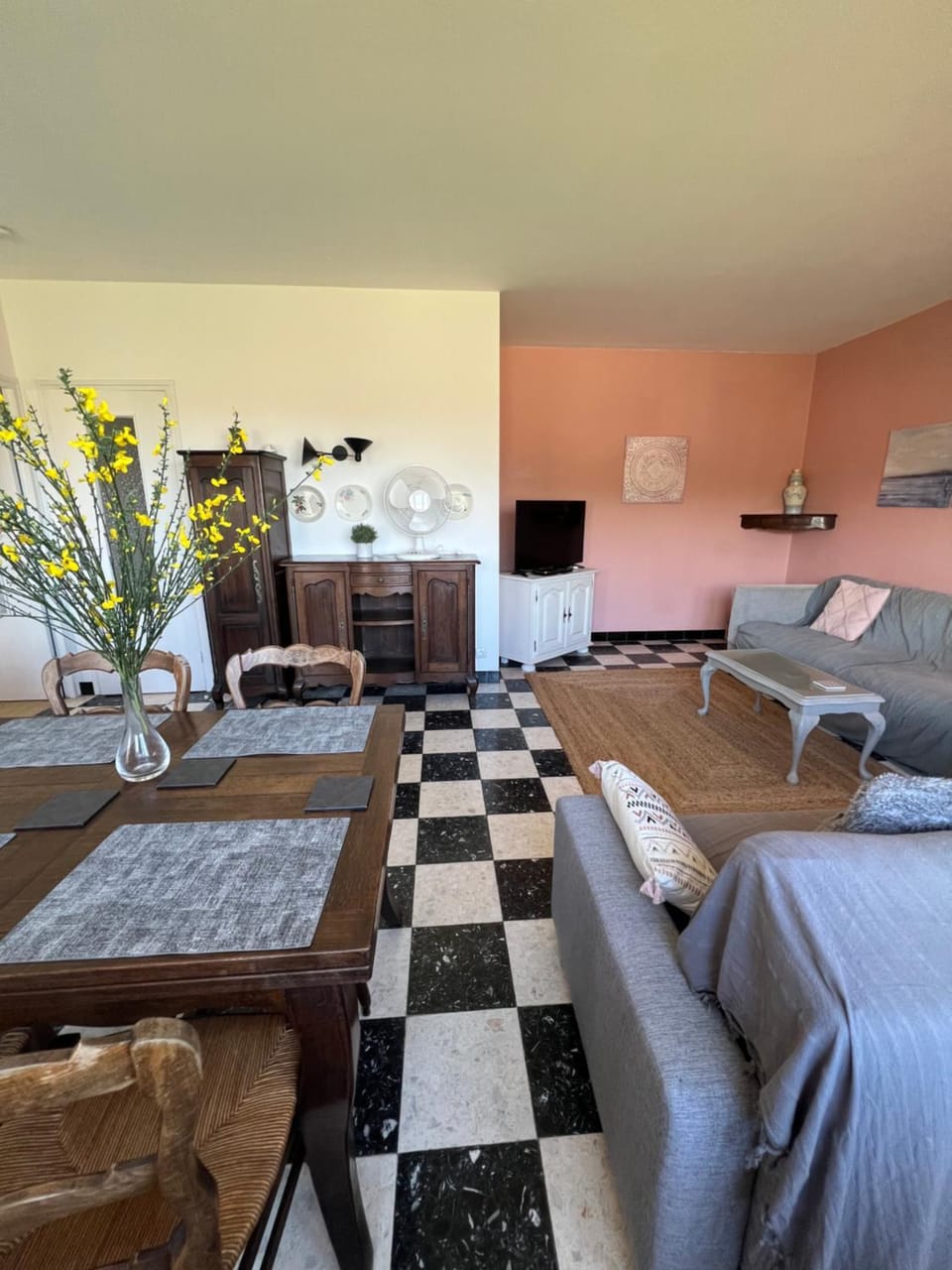 Living room, Dining area