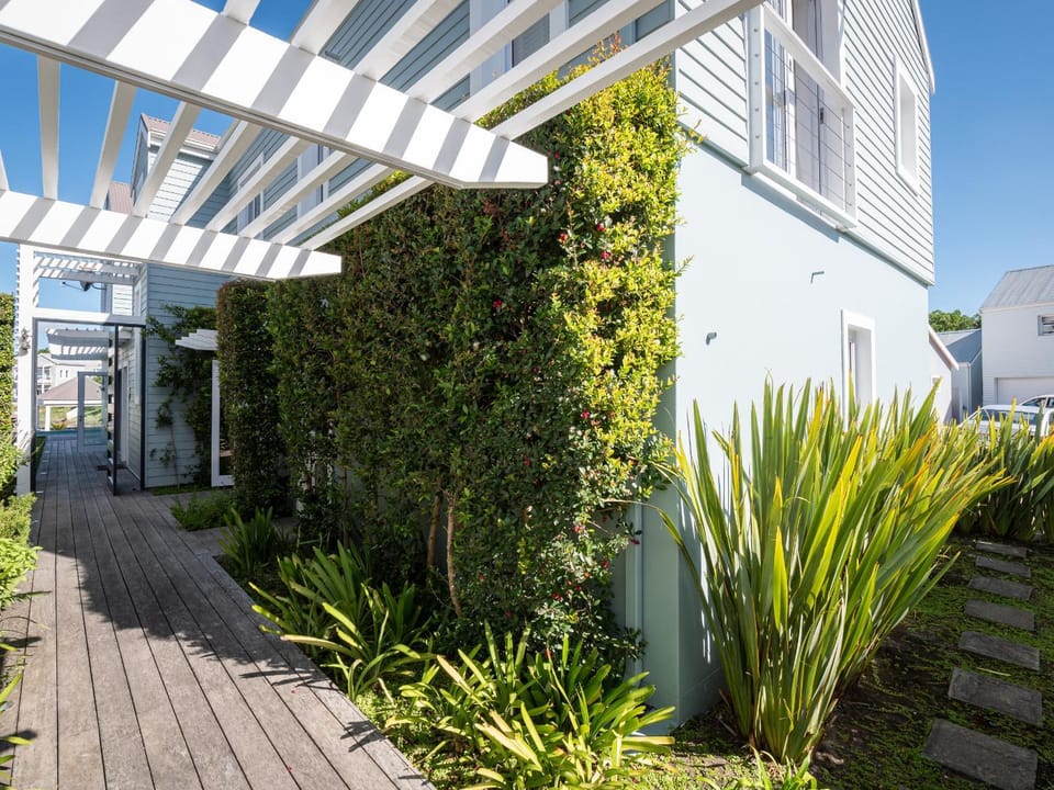Property building, Garden, Garden view