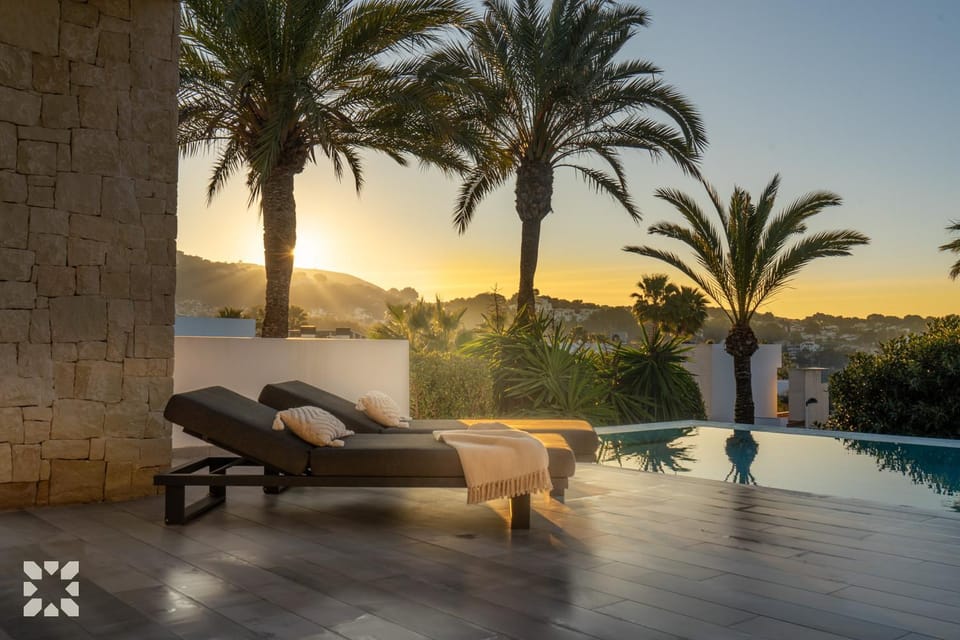 Patio, Day, Natural landscape, Living room, Seating area, Mountain view, Pool view, Swimming pool, Sunrise, Sunset, sunbed