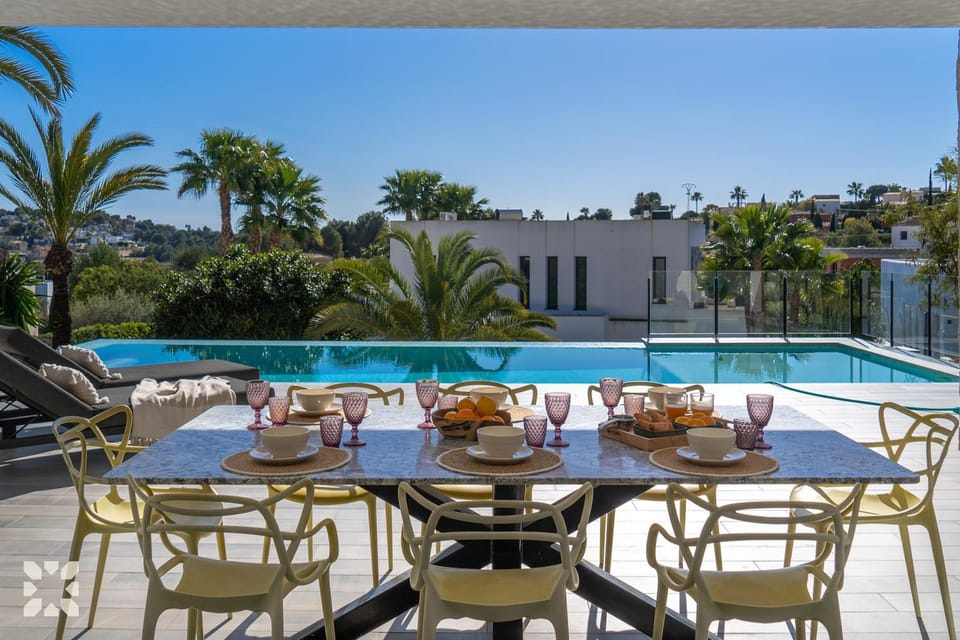 Patio, Day, Dining area, Pool view, Swimming pool, sunbed