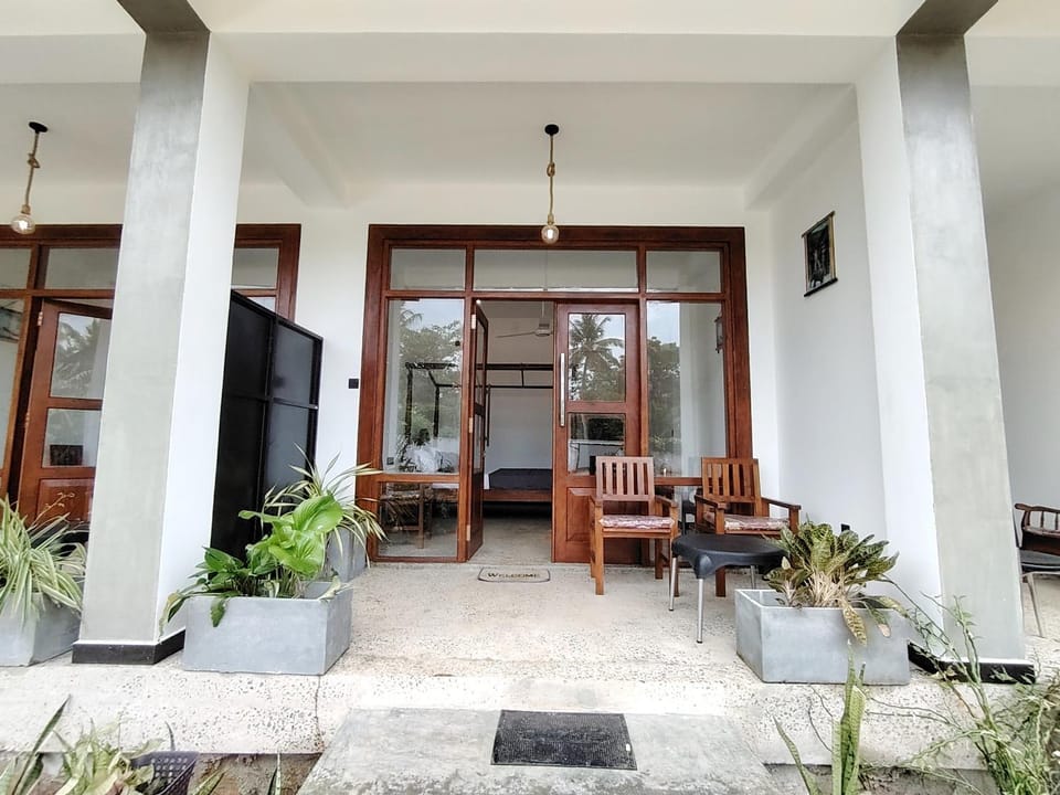 Facade/entrance, Balcony/Terrace