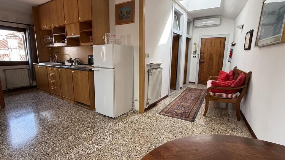 Tea House Apartment in San Marco