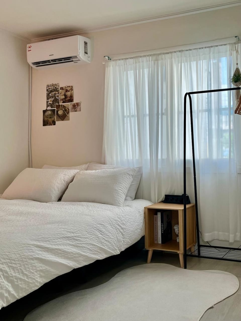 Bed, Bedroom, air conditioner