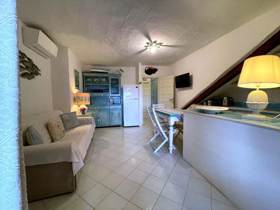 Living room, Dining area, stove