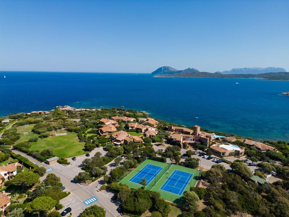 Bird's eye view, Pool view