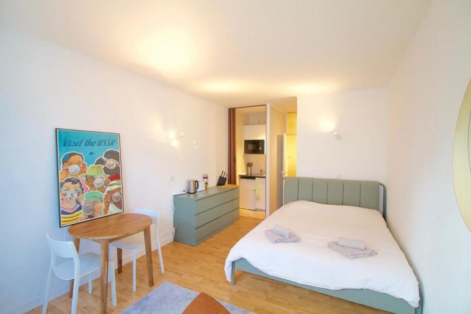 Beautiful and bright apt AvLouise Apartment in Saint-Gilles