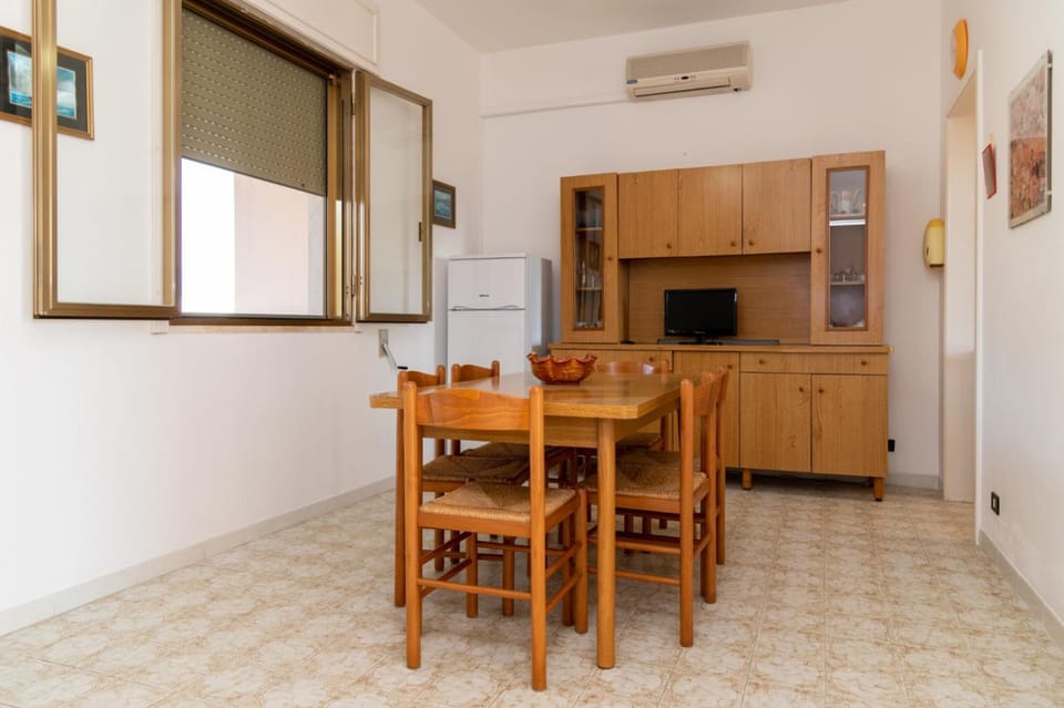 Dining area, air conditioner