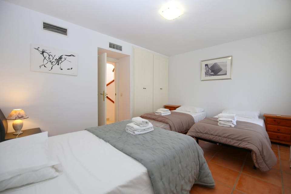 Bed, Photo of the whole room, Bedroom, towels, wardrobe, air conditioner