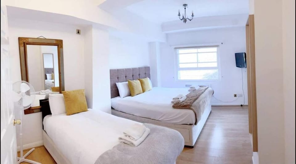 Luxury Two Bed Chelsea Retreat Apartment in London