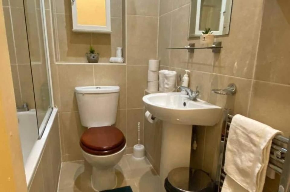 Elegant Chelsea One Bed Apartment in London