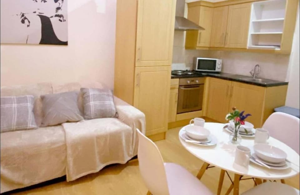 Elegant Chelsea One Bed Apartment in London