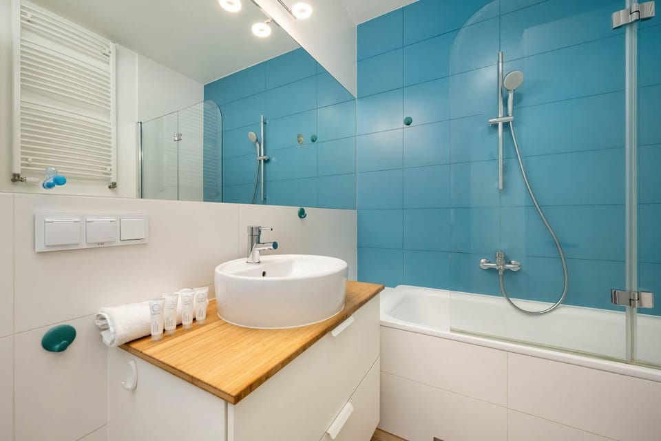 Bathroom, Bath, towels