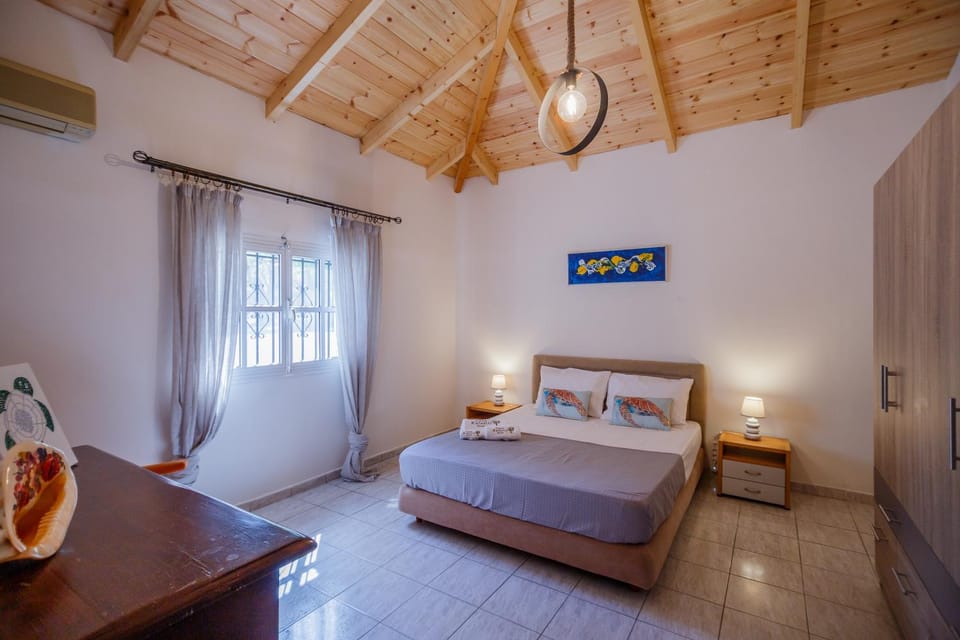 Bed, Photo of the whole room, Bedroom, air conditioner