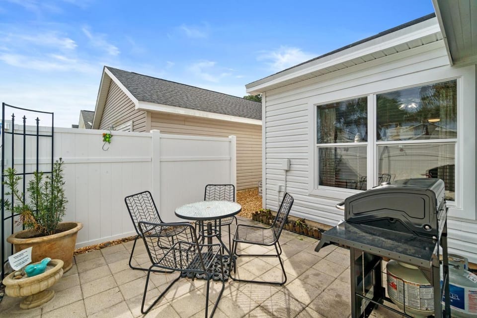 Patio, Day, BBQ facilities, Balcony/Terrace, Dining area