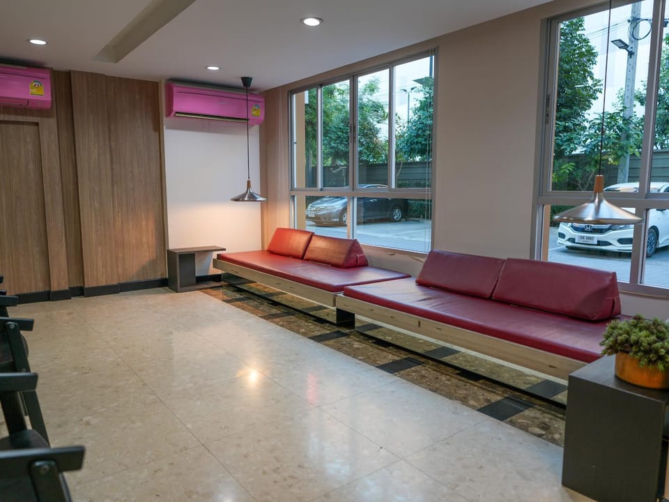 Living room, Seating area, air conditioner