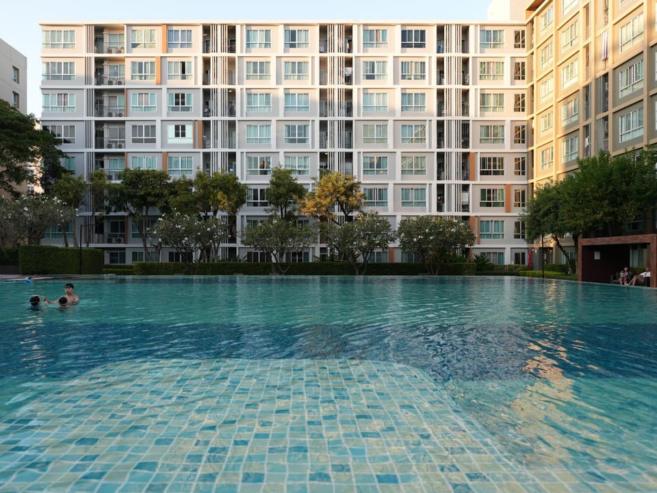 Property building, Day, Natural landscape, Swimming pool, Swimming pool