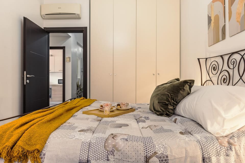 Bed, Photo of the whole room, Bedroom, wardrobe, air conditioner