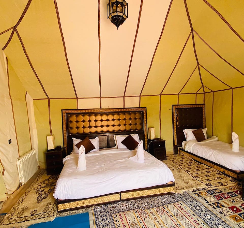 Property building, Bed, Photo of the whole room, Bedroom, towels