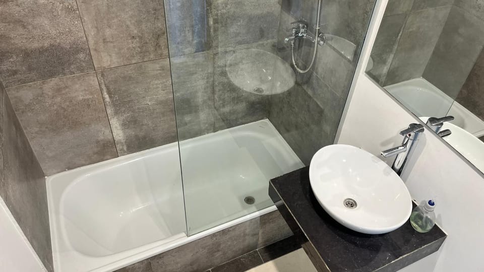 Shower, Bath