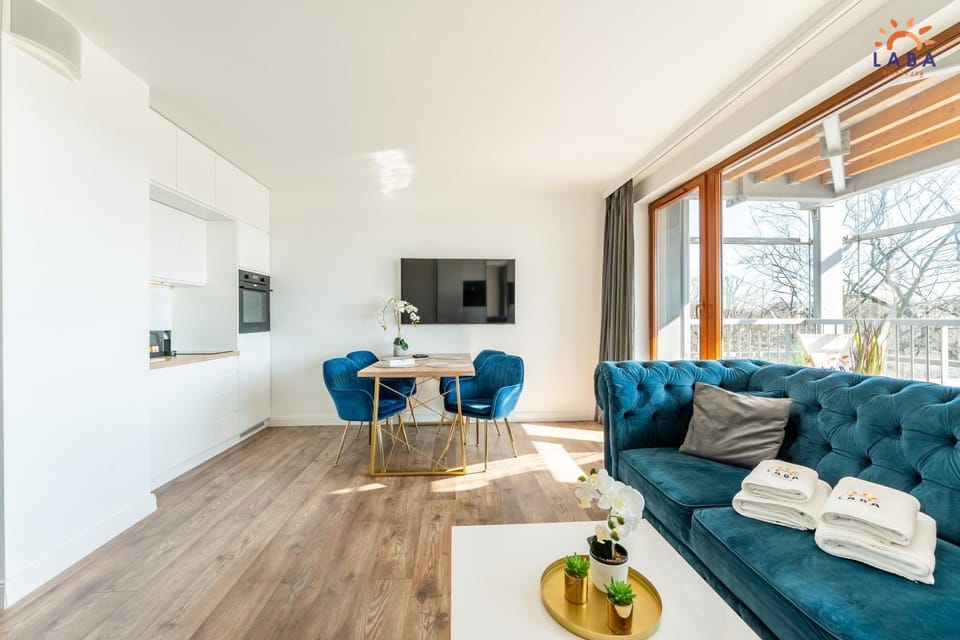 Kitchen or kitchenette, Seating area, Dining area