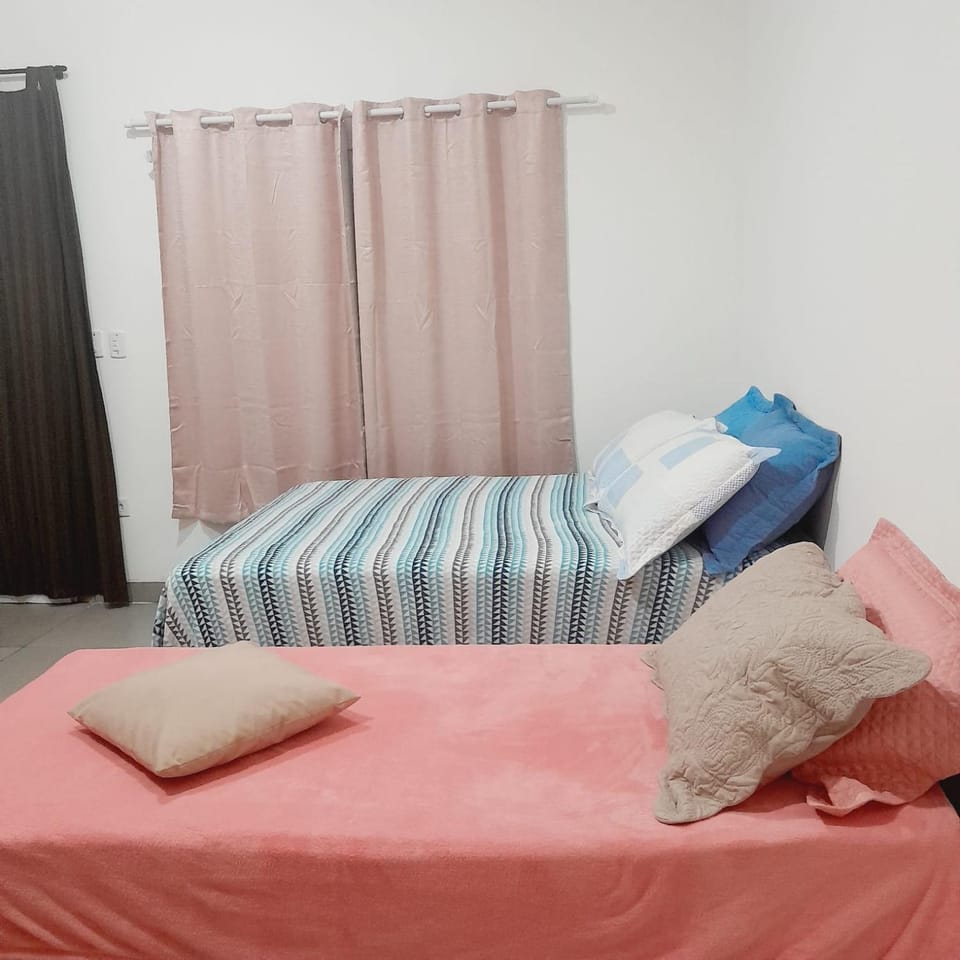 CASA - 5 quartos - 4 vagas de garagem Bed and Breakfast in Campo Grande