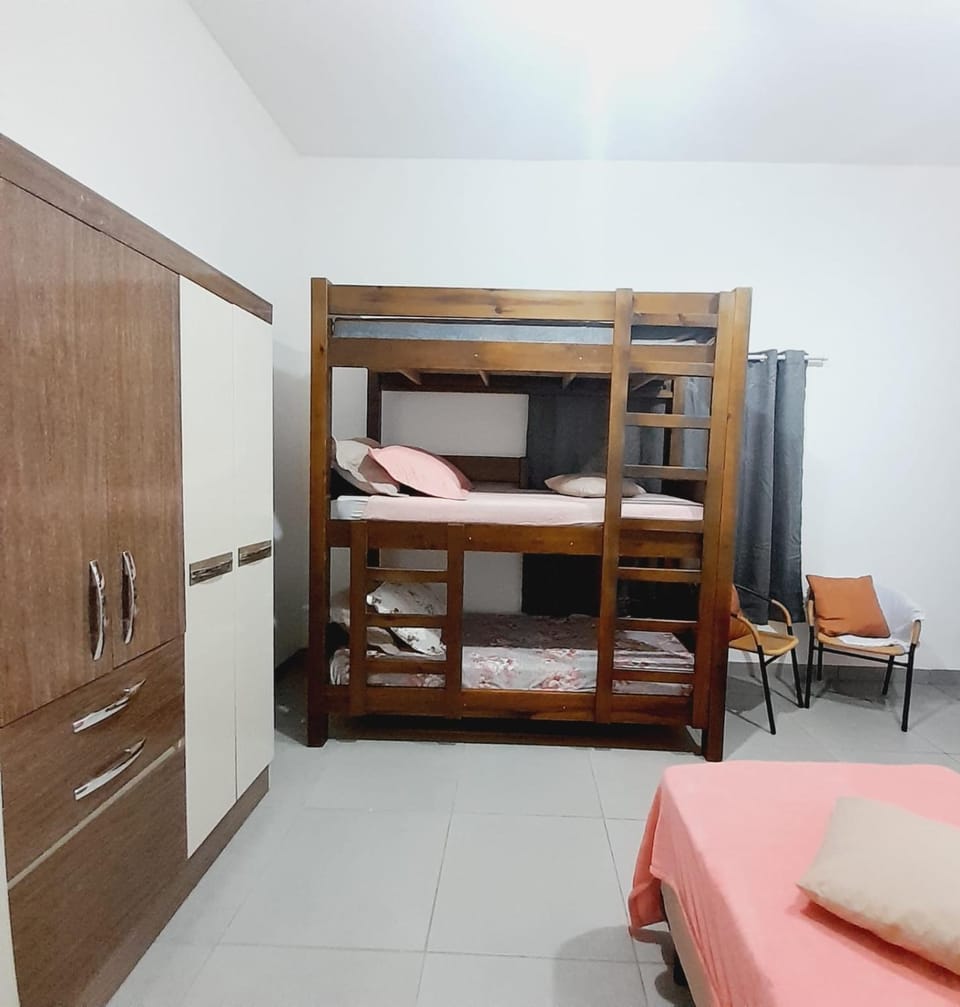 CASA - 5 quartos - 4 vagas de garagem Bed and Breakfast in Campo Grande