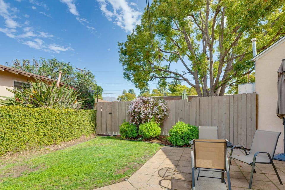 2 Mi to Griffith Park: Chic Home w/ Private Patio House in Burbank