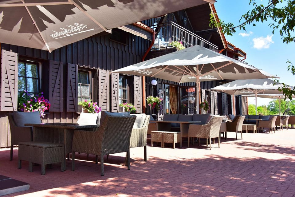 Restaurant/places to eat, Garden, Balcony/Terrace
