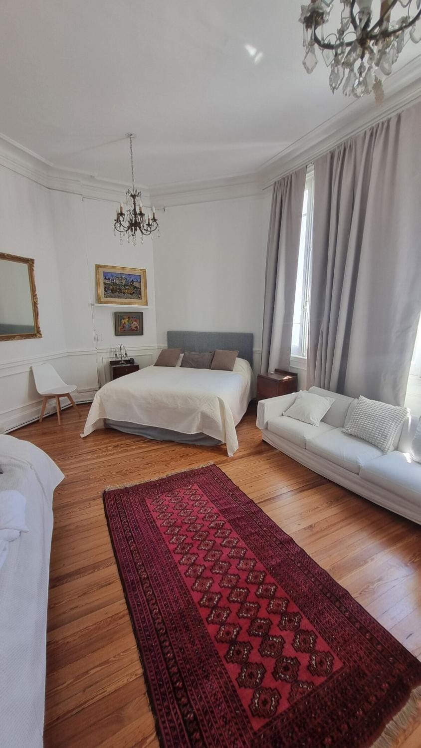 Bed, Living room, Photo of the whole room, Seating area, Bedroom
