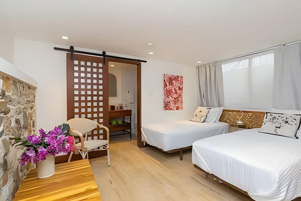 Photo of the whole room, Bedroom