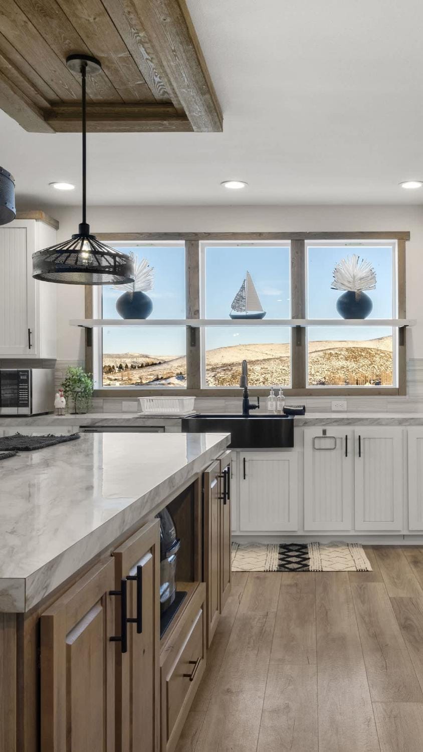 New Bear Lake Home with Beautiful Fall Views House in Garden City