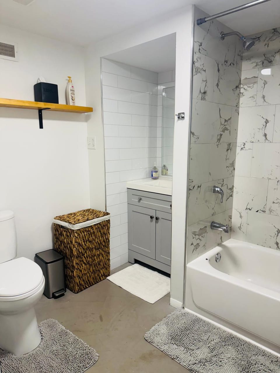 Shower, Toilet, Bathroom, Bath, towels