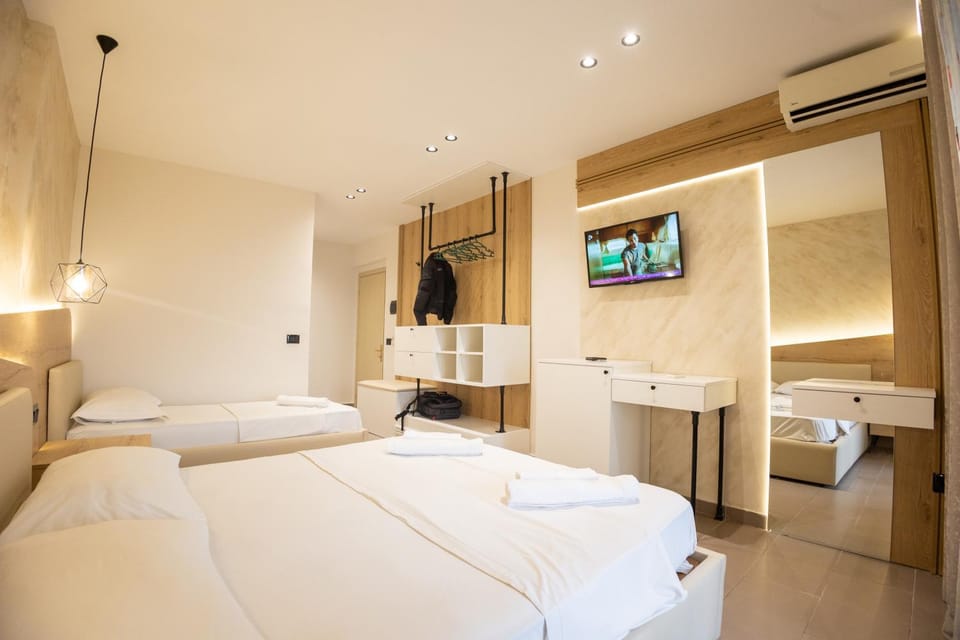 TV and multimedia, Photo of the whole room, Bedroom, towels, air conditioner