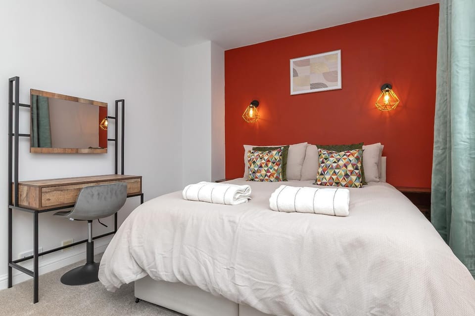 Bed, Bedroom, towels