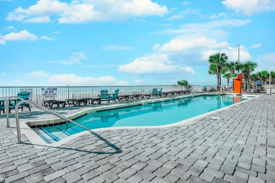 Pool view, Sea view, Swimming pool, sunbed
