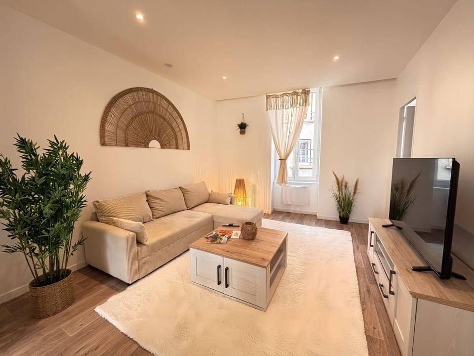 Chaleureuse convivialité à partager Apartment in Auvergne-Rhône-Alpes