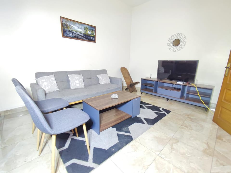 Communal lounge/ TV room, TV and multimedia, Seasons