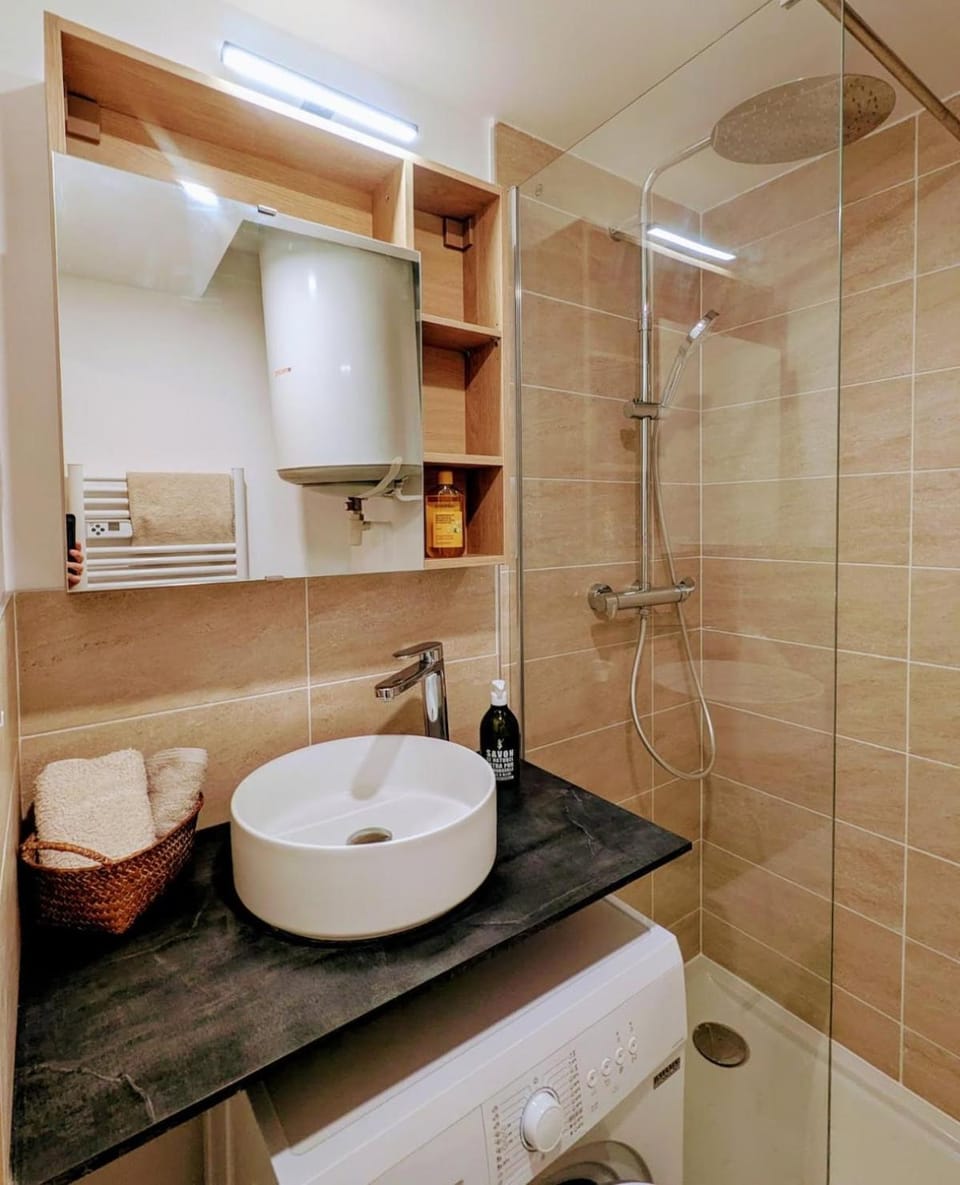 Shower, Bathroom