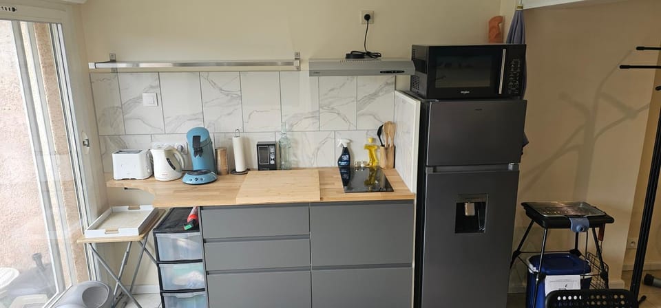 Kitchen or kitchenette, stove, kitchen