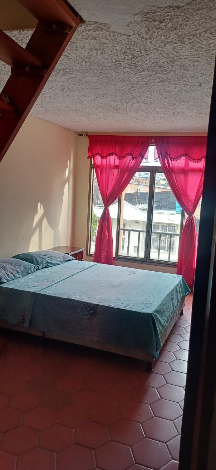 Habitación con parqueadero Vacation rental in Armenia