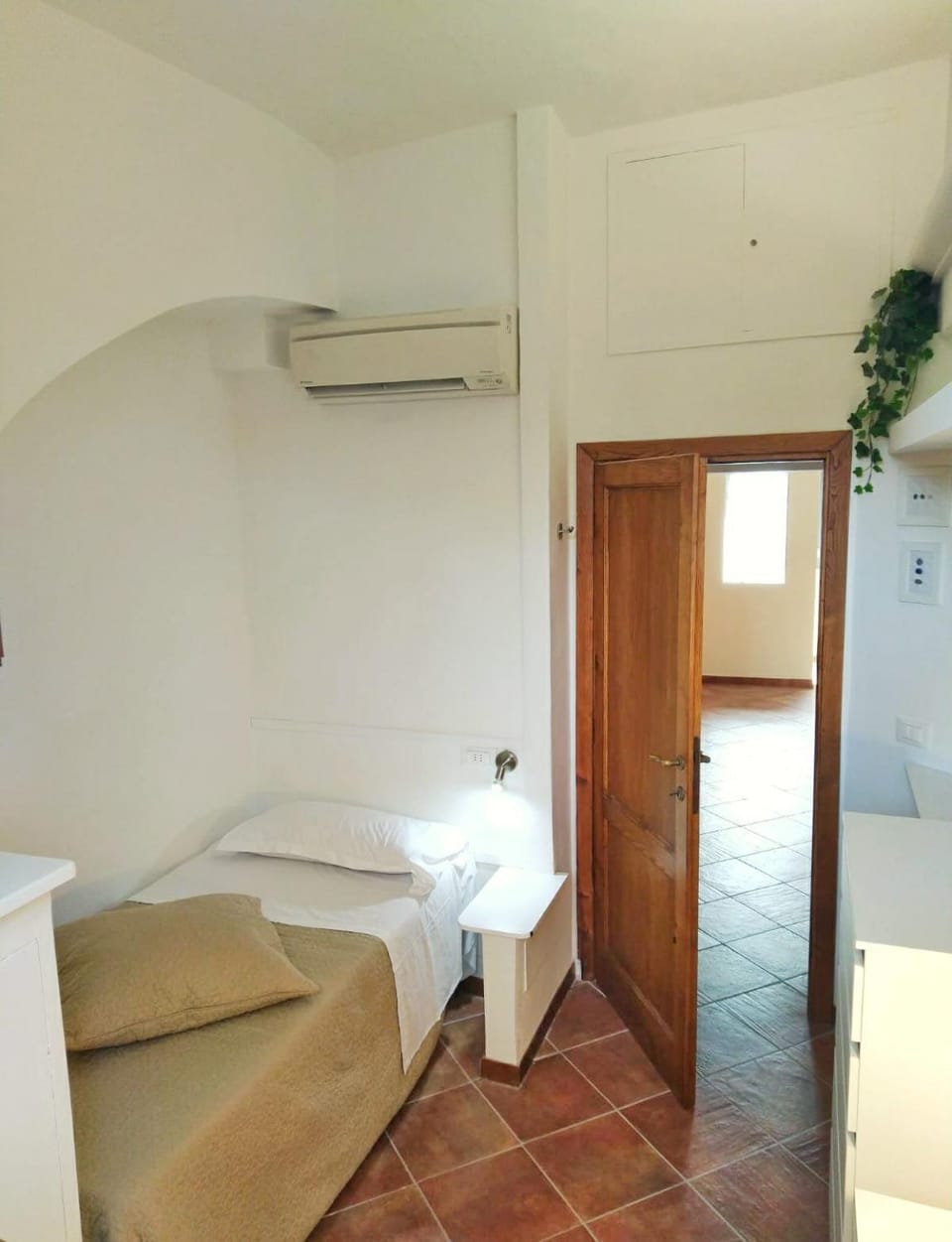 Bedroom, air conditioner