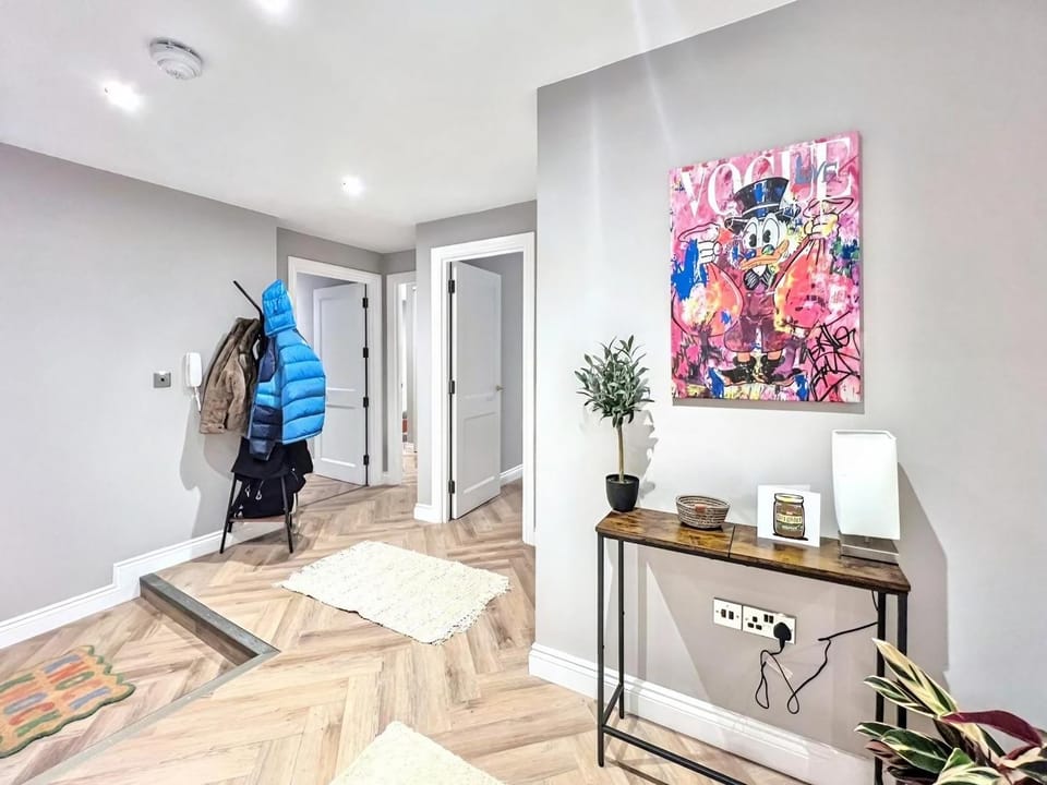 3 Bed 3 Bath City Centre Apartment Secure Parking Apartment in Brighton