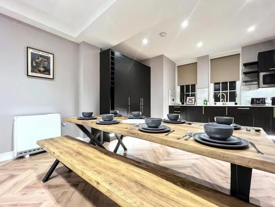 3 Bed 3 Bath City Centre Apartment Secure Parking Apartment in Brighton