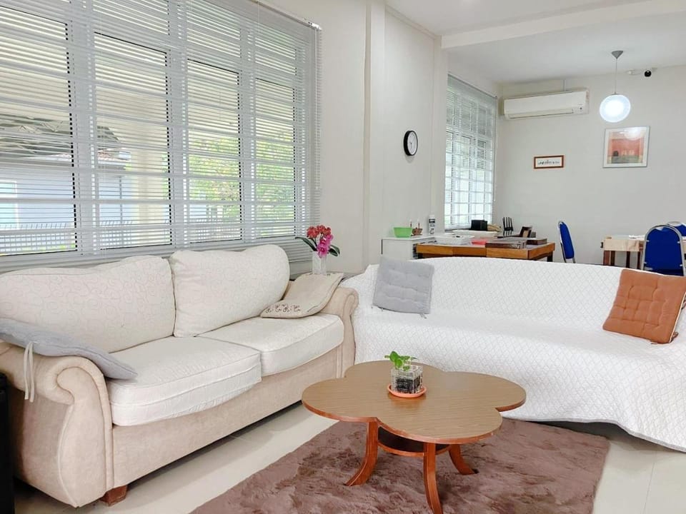 Living room, air conditioner