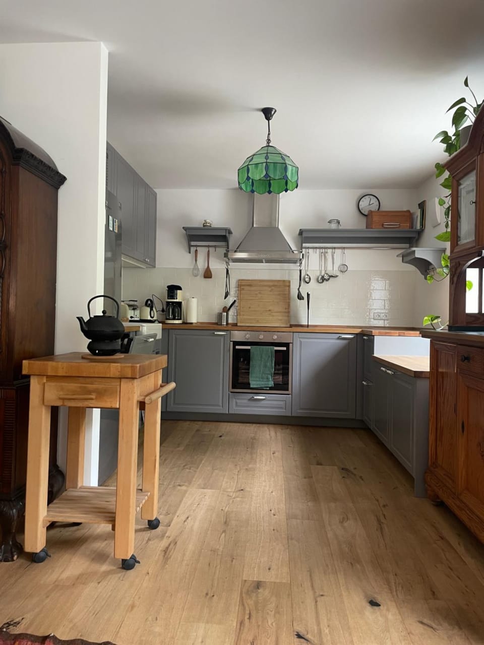 dishwasher, stove, kitchen