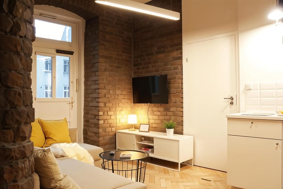 TV and multimedia, Kitchen or kitchenette, Living room, Seating area