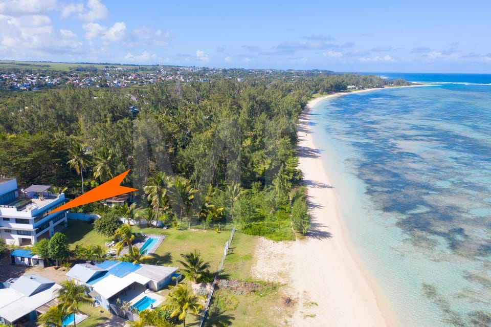 Property building, Bird's eye view, Beach